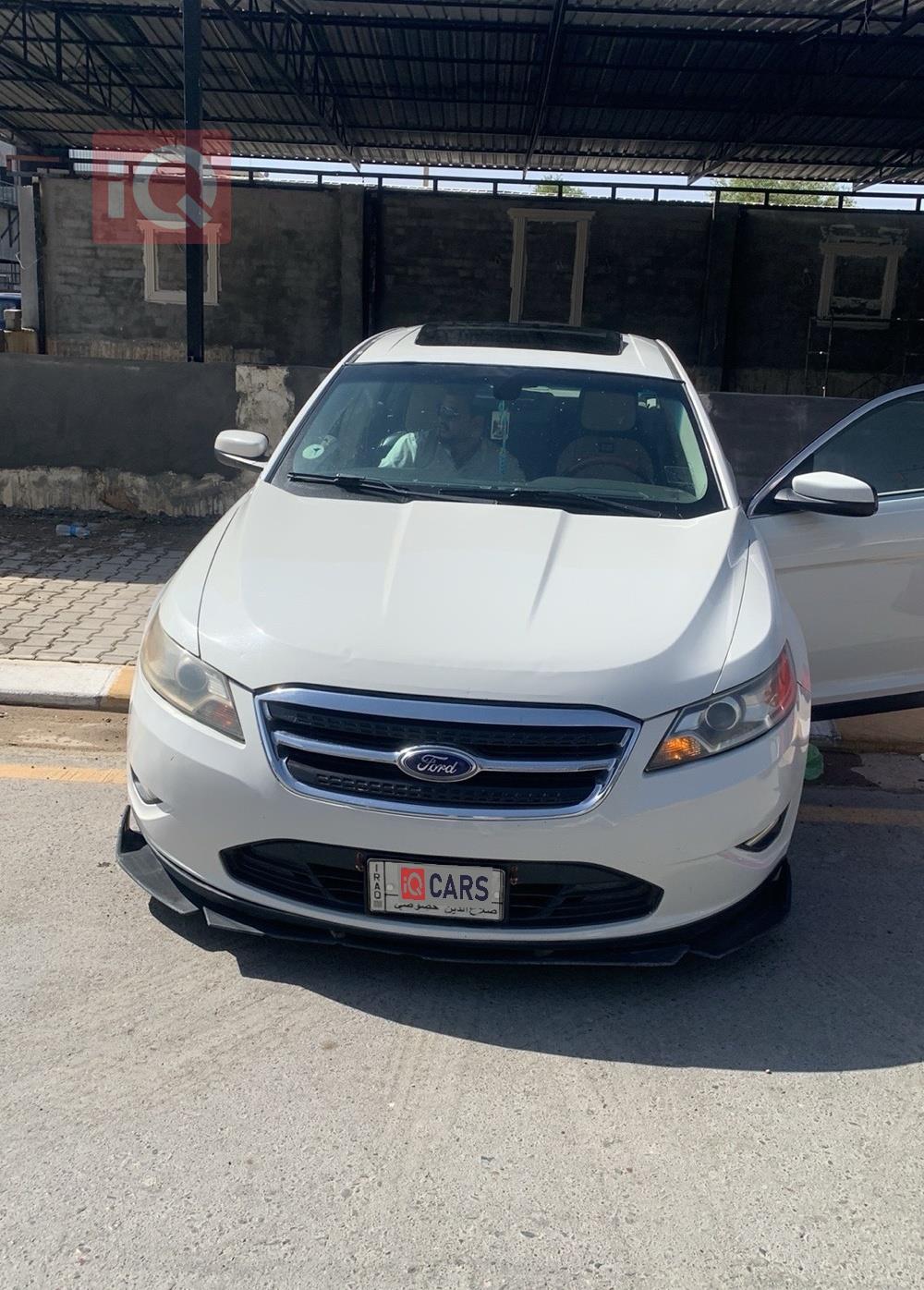 Ford Taurus